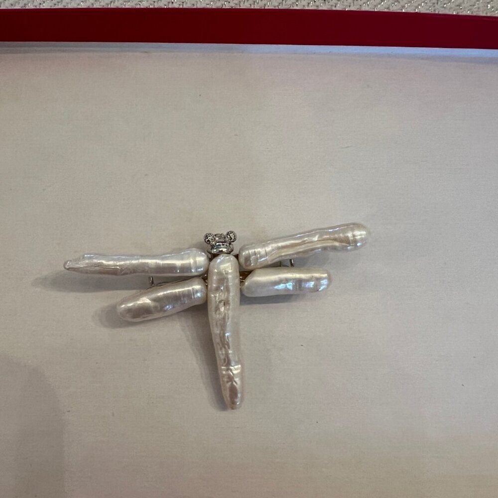 Pearl dragonfly pin